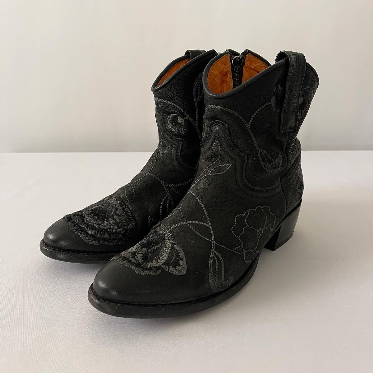 Scarpe da donna: HAND MADE Boots – Usato da Emmen venduto da Avviivva_Com2023