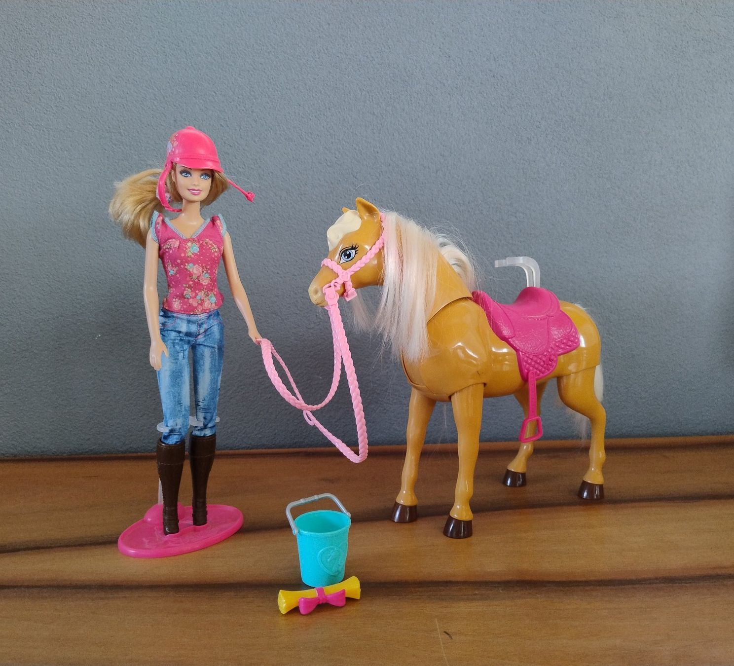 Giocattoli: Barbie mit Pferd – Usato da Dallenwil venduto da and-maia 1