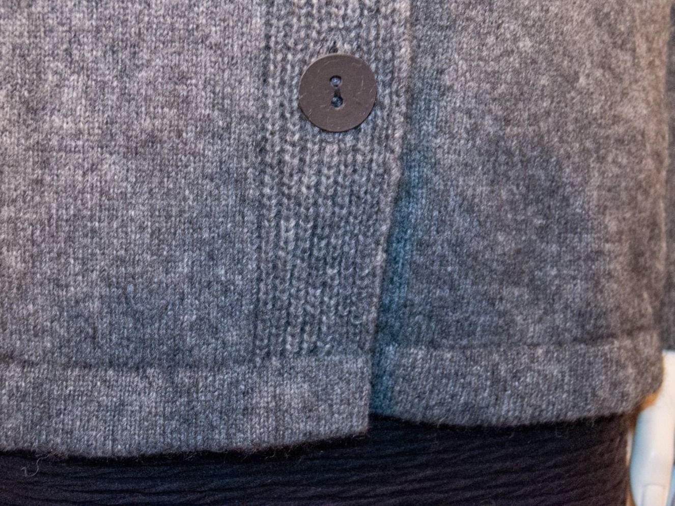 Jacken: Possum Damen Jacke mit Rüschen L grau – Neu und originalverpackt aus Zollikofen von marys-choice 3