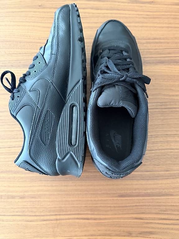 Nike Scarpe da uomo: Nike Air Leder Sneaker, schwarz, Grösse 47.5 – Usato da Erlenbach ZH venduto da Berlen 1