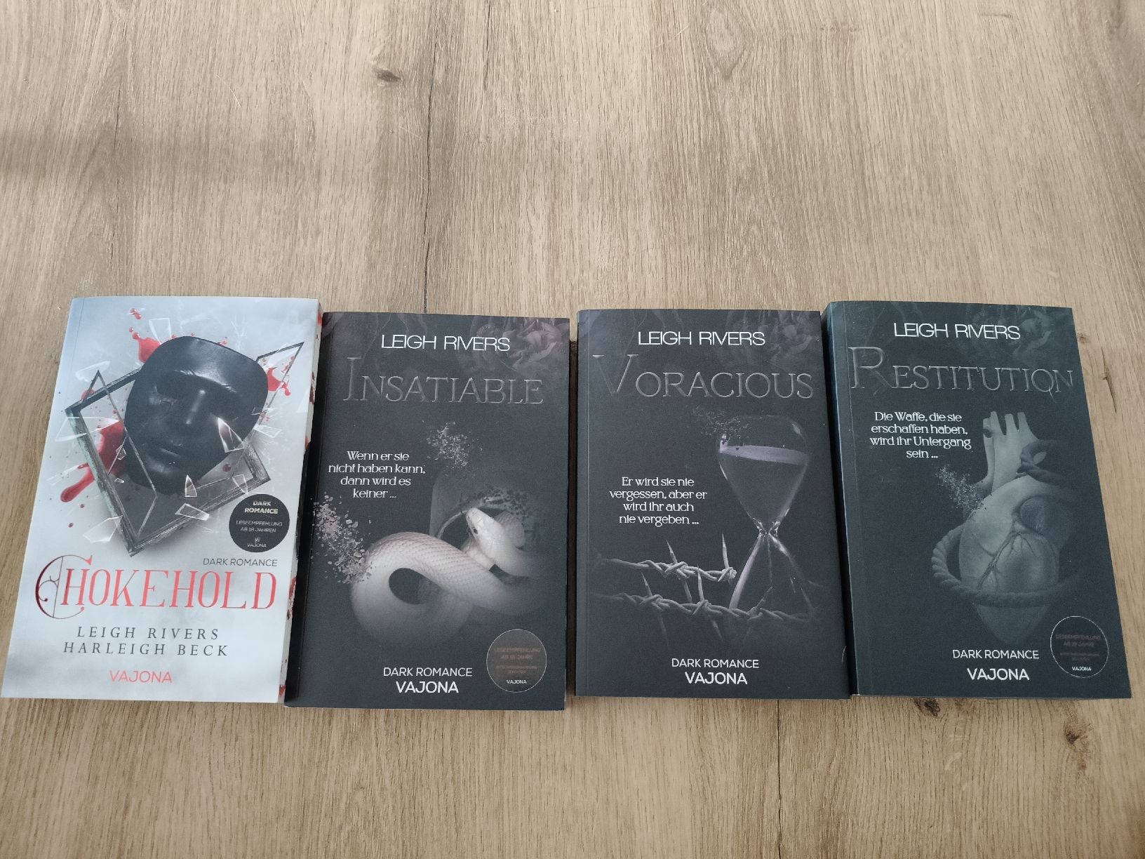 Bücher: Bücher von Leigh Rivers mit Farbschnitt  – Gebraucht aus Lichtensteig von totoaxv 3