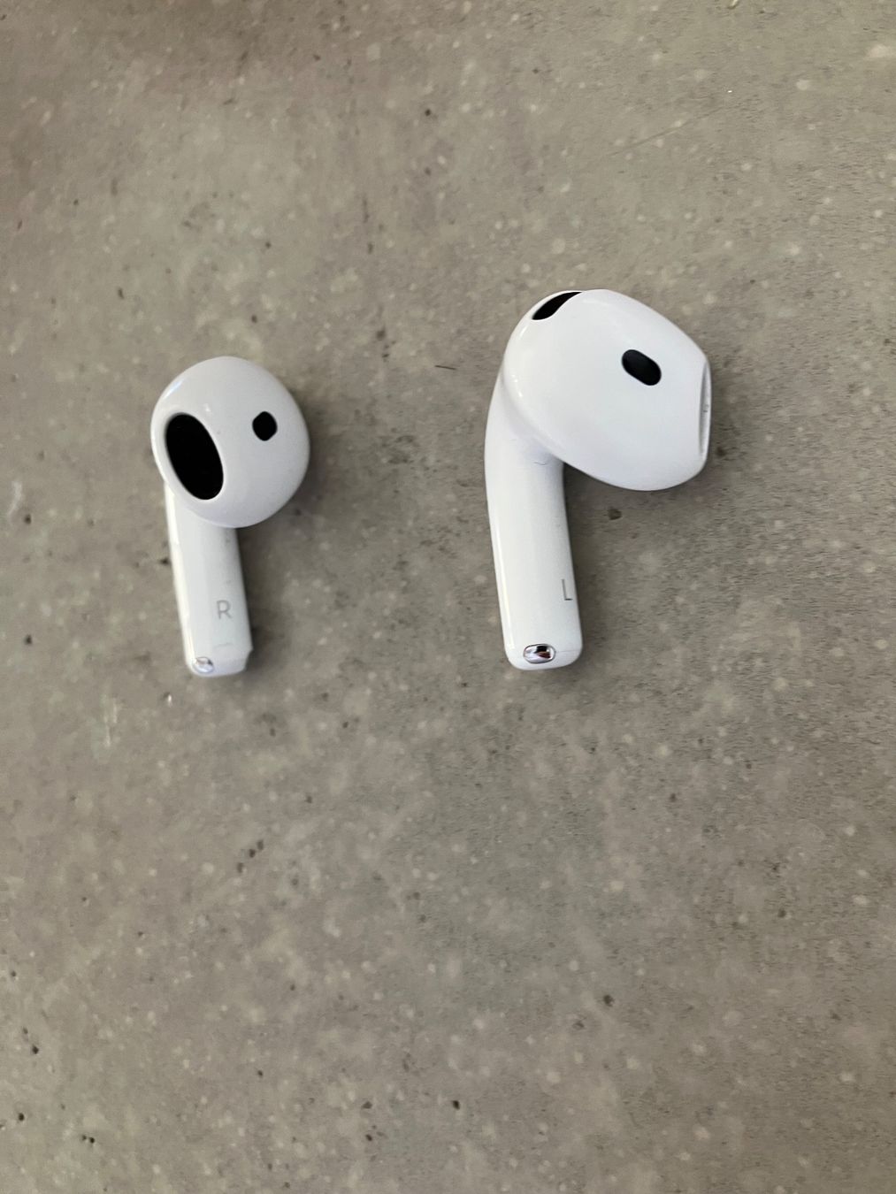 Apple Kopfhörer: APPLE Air Pods 4 – Gebraucht aus Lausanne von mr.v 6
