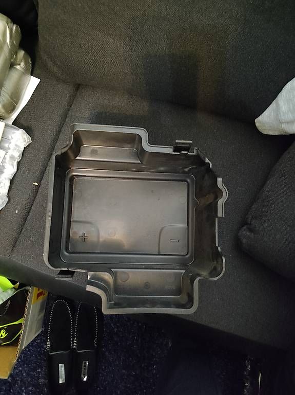 Tutti pezzi di ricambio auto: Saab 9-5 Batterie Abdeckung – Usato da Biel/Bienne venduto da 300ccc 1