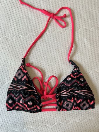 Neuwertiges Bikini-Oberteil, Grösse M, Sommer-Look!
