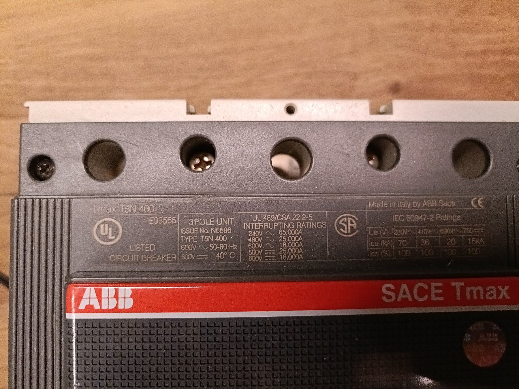 ABB Composants électroniques: ABB Sace Tmax T5N 400A – D'occasion à Salez par Lorien 1