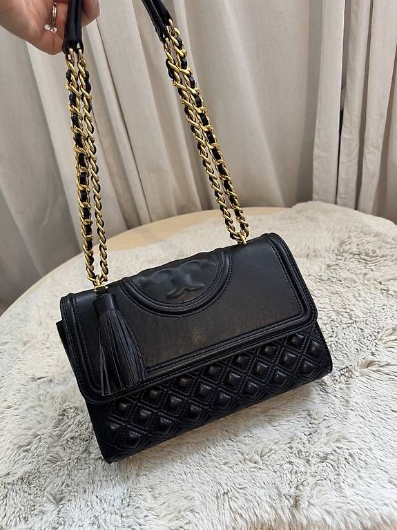Tory Burch Taschen für Damen: Original Tory Burch Fleming Umhängetasche Leder – Gebraucht aus Buchs ZH von crazyhandbaggirl123 1