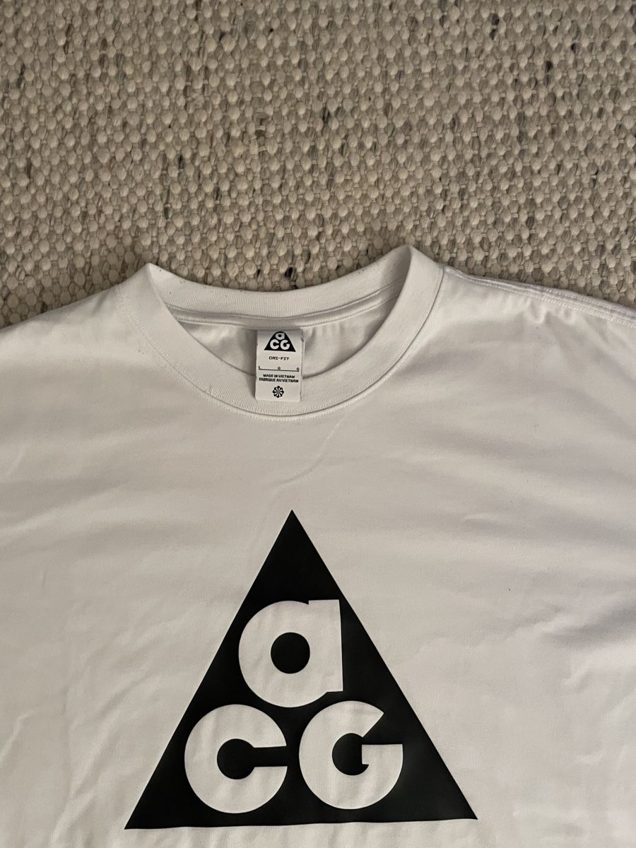 Nike T-shirt: Nike ACG Shirt – Usato da Solothurn venduto da J_93 1