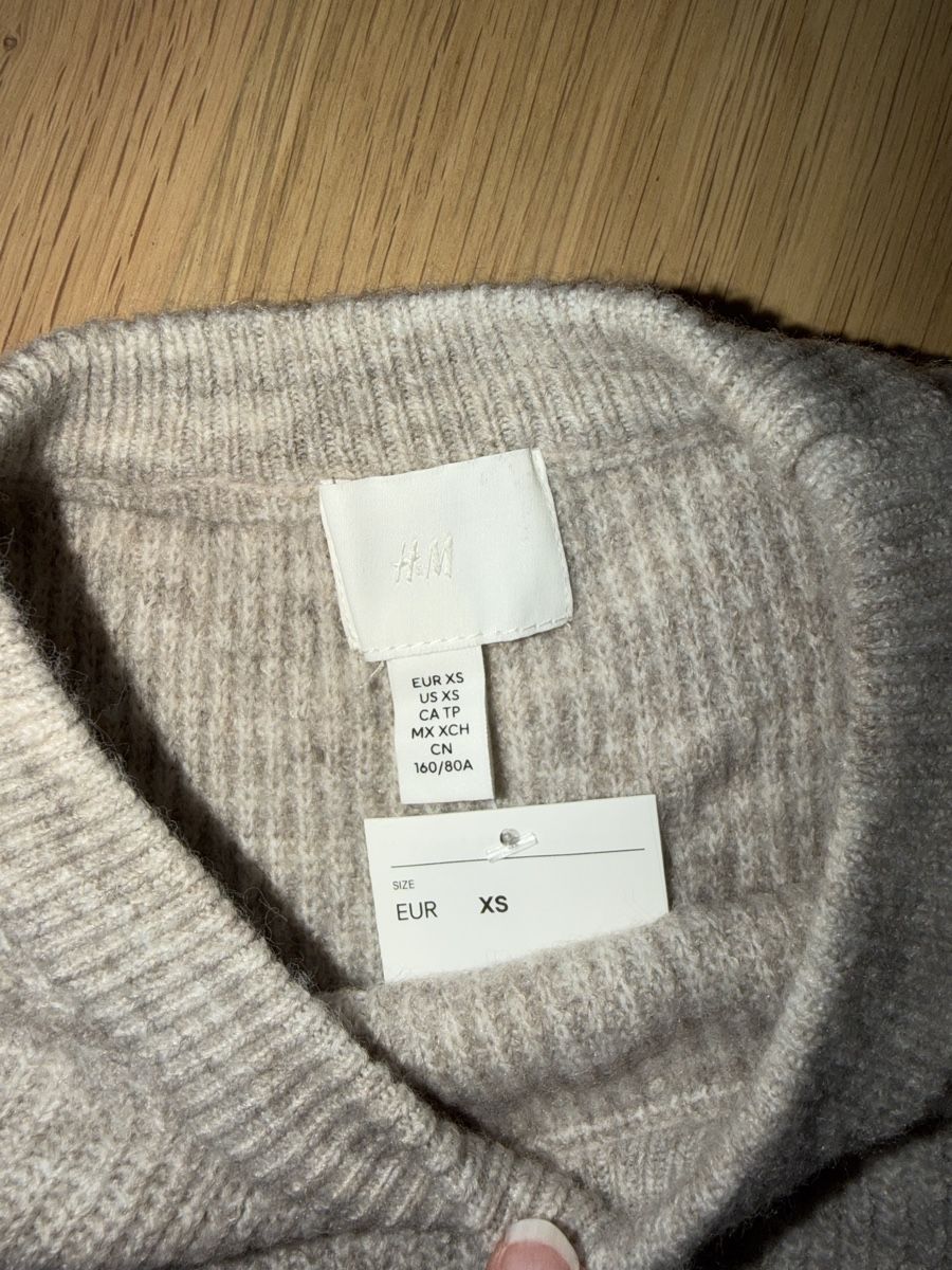 H&M Pullover & Sweatshirts: H&M Strickpullover hellgrau – Neu und originalverpackt aus Horgen von sastic 1