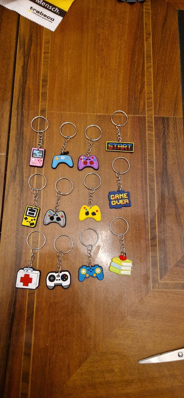 Schlüsselanhänger & - bänder: Game-Controller Schlüsselanhänger Set 12× Super Geschenkidee – Neu und originalverpackt aus Fällanden von michiknecht81