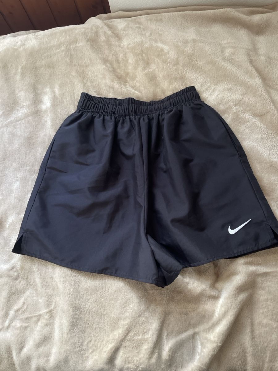 Nike Pantaloni: Sporthose von Nike Gr. S – Usato da Balsthal venduto da Katzenfan99