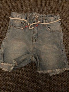 Pantaloni: Short t.128 – Usato da Boudry venduto da Lamue01