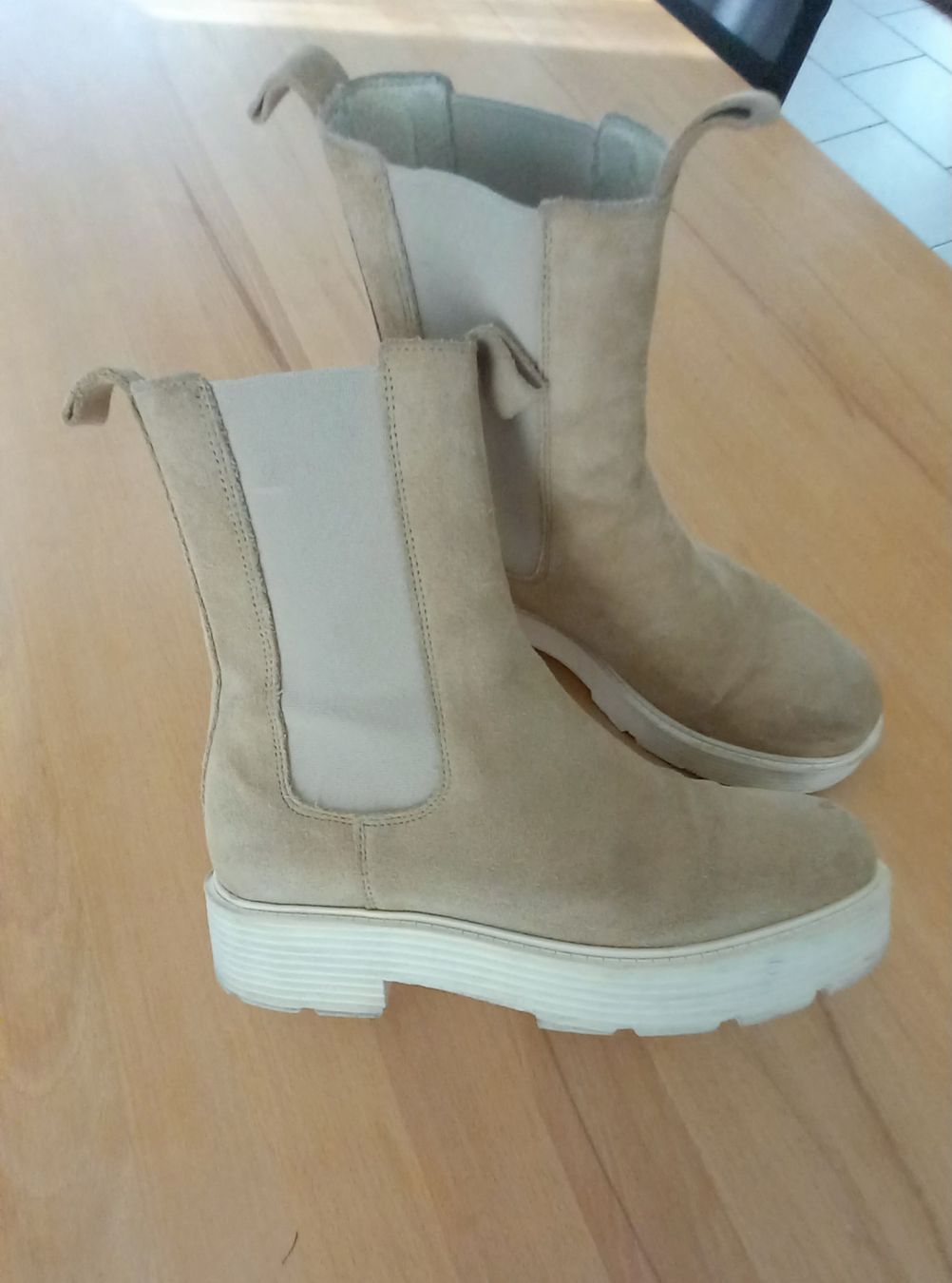 Scarpe da donna: beige Wildlederboots 38 – Usato da Eggersriet venduto da Taylorjam 4