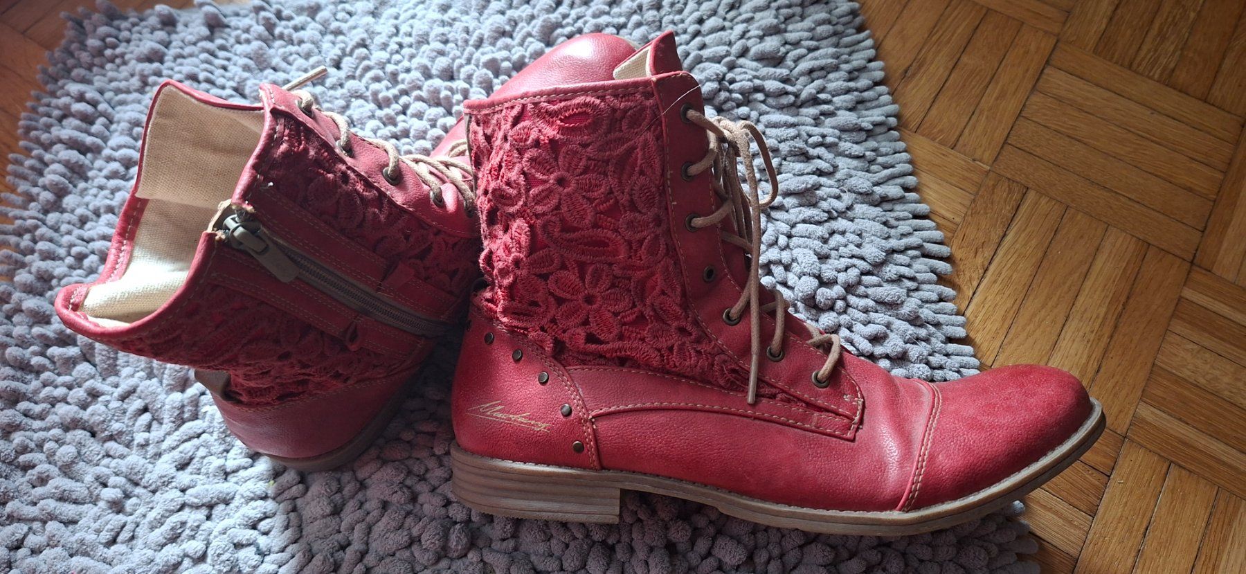 Mustang Scarpe da donna: Stiefeletten Mustang Gr. 42 rot – Usato da Wettingen venduto da Allesbesetzt 1