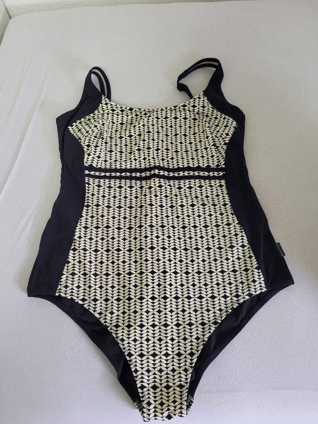 Costumi da bagno & Bikini: Badeanzug Rosa Faia 44C – Usato da Tuggen venduto da Melon