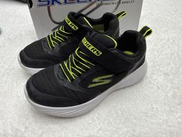 Baskets Skechers noires et vertes taille 30 