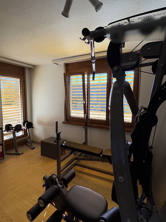 Hometrainer: Body-Solid Hantelbank mit Langhantelablage & Beintrainer – Usato da Buchrain venduto da bbrules1886 3