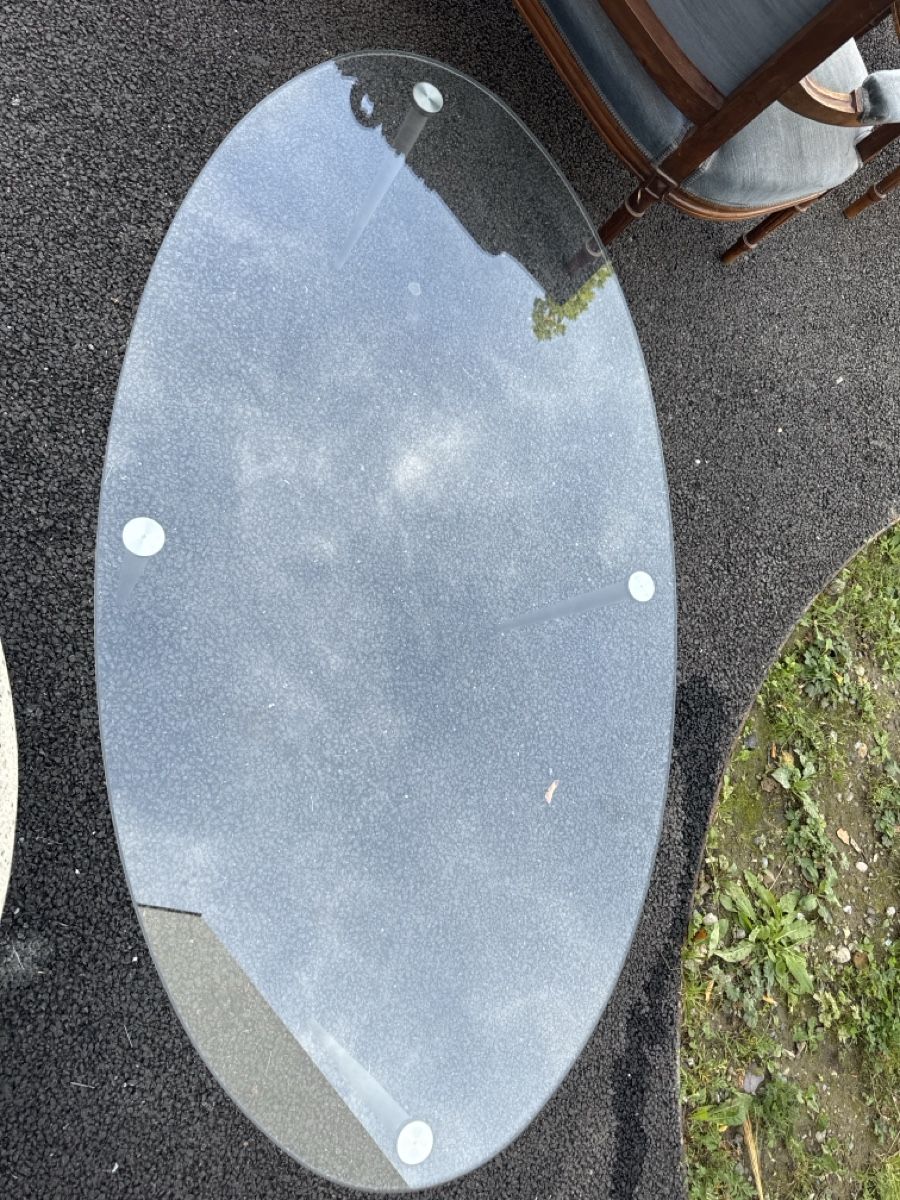 Tische: Ovaler Salontisch aus Glas – Gebraucht aus Zürich von Brockiwelt 4