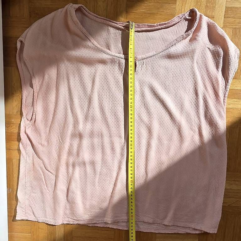 T-shirt: T-shirt rose – Usato da Neuchâtel venduto da duprazs 3