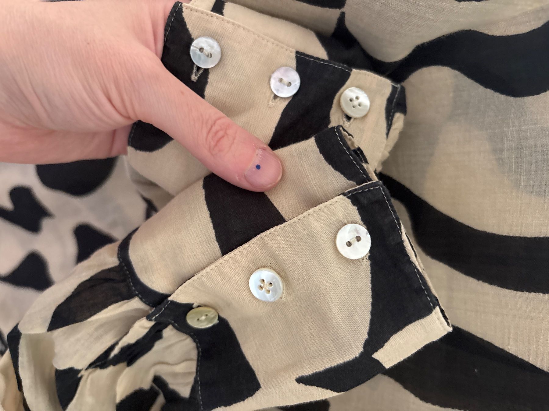 Massimo Dutti Blusen: MASSIM DUTTI Bluse mit abstraktem Muster Gr. 34 – Gebraucht aus Zürich von missmodernage 9