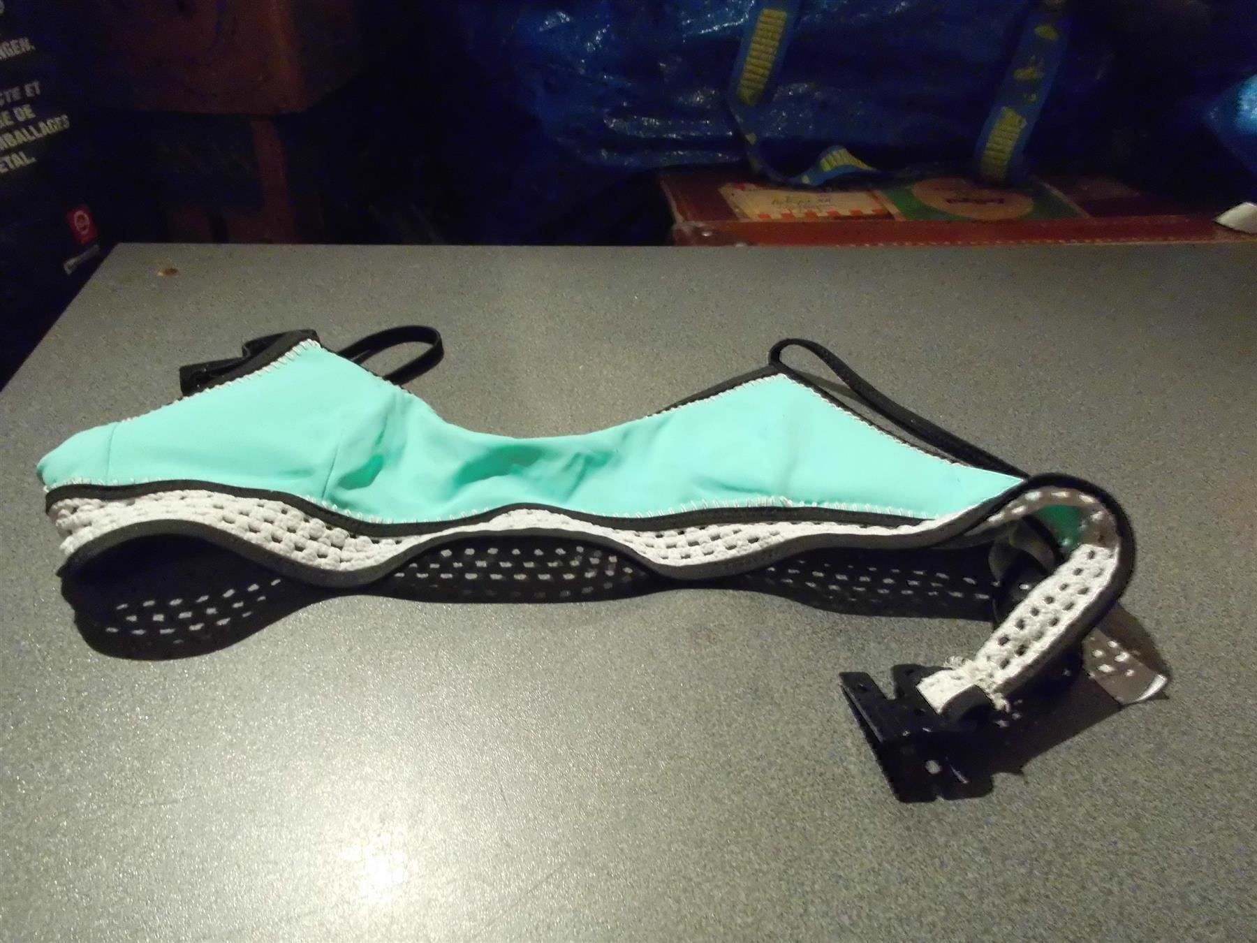 Costumi da bagno & Bikini: Bikini-Oberteil Grösse XS, türkis/schwar – Usato da Zürich venduto da Motzkuh