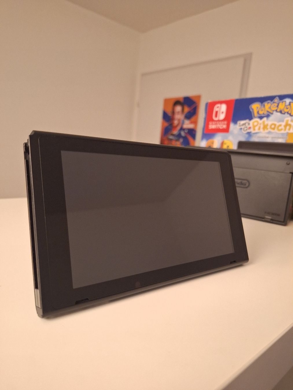 Nintendo Consoles: Nintendo Switch - Let's Go Pikachu Limited Edition – D'occasion à Biel/Bienne par Seyran 7