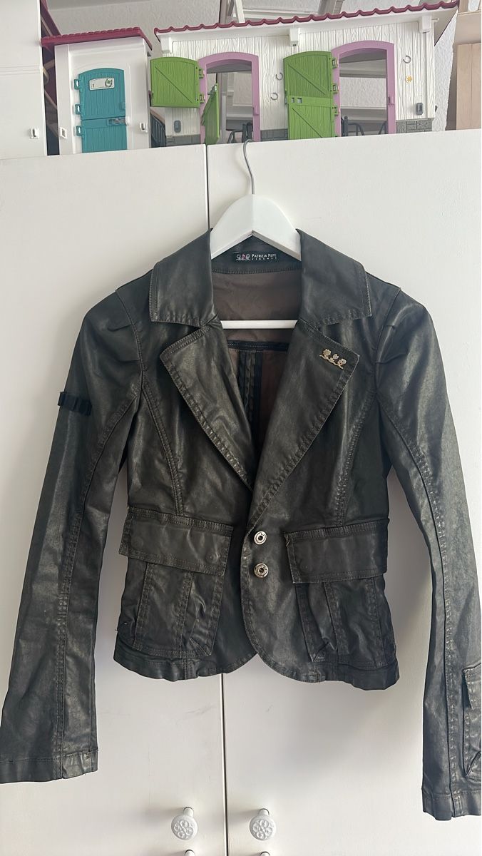 Patrizia Pepe Jacken: Damen Blazer Patrizia Pepe – Gebraucht aus Zollikon von 75patrizio