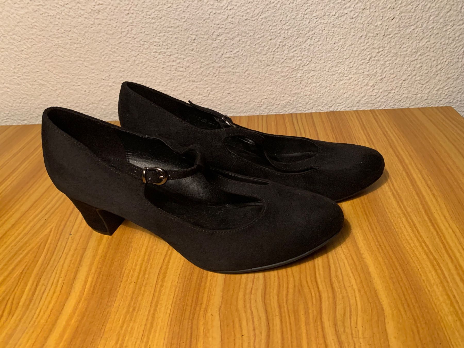 Graceland Scarpe da donna: Pumps Schuhe Samt Graceland – Usato da Steffisburg venduto da smocky17