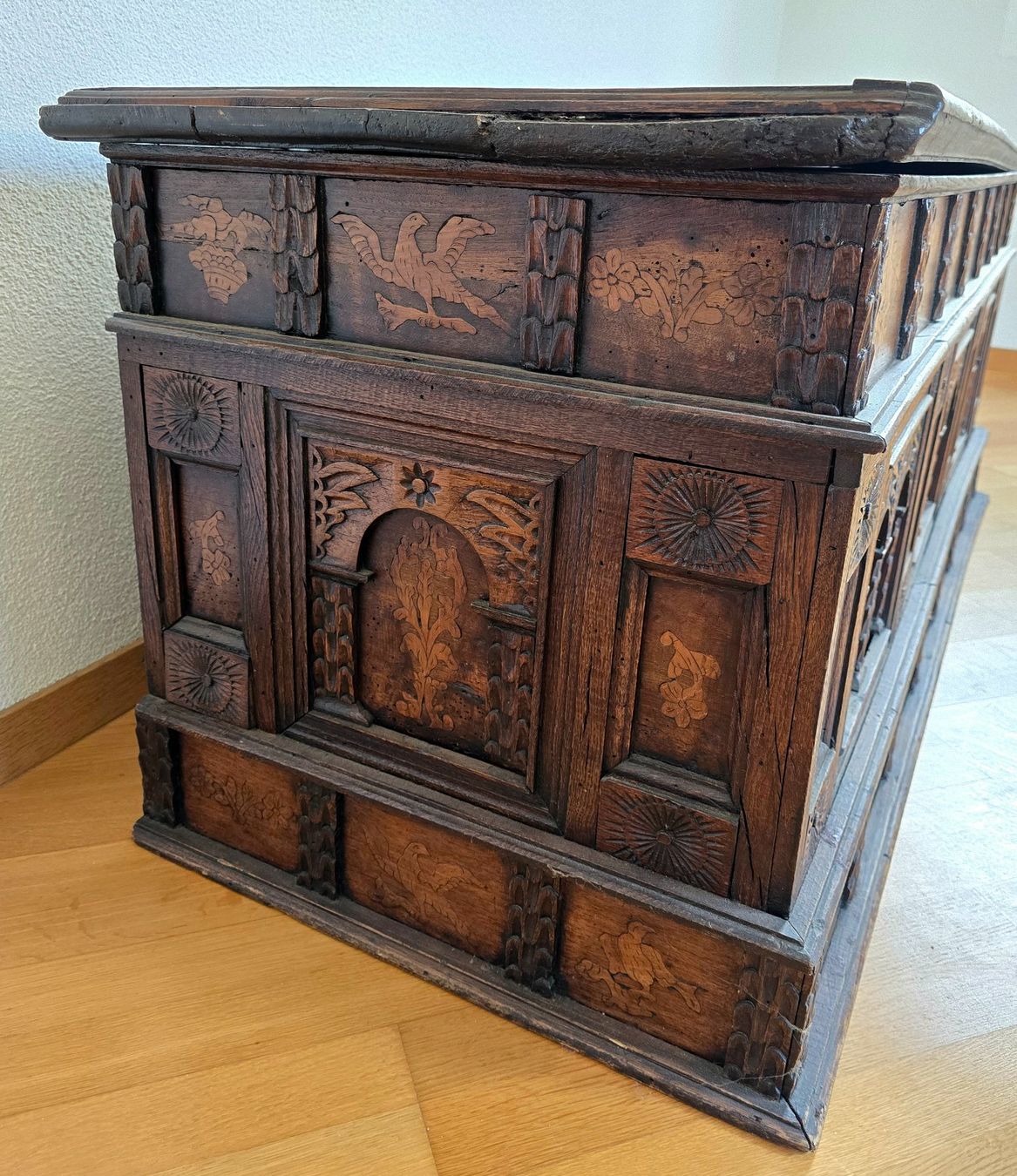 Cassapanche: Renaissance-Truhe antik – Usato da Regensdorf venduto da elj_675x 1