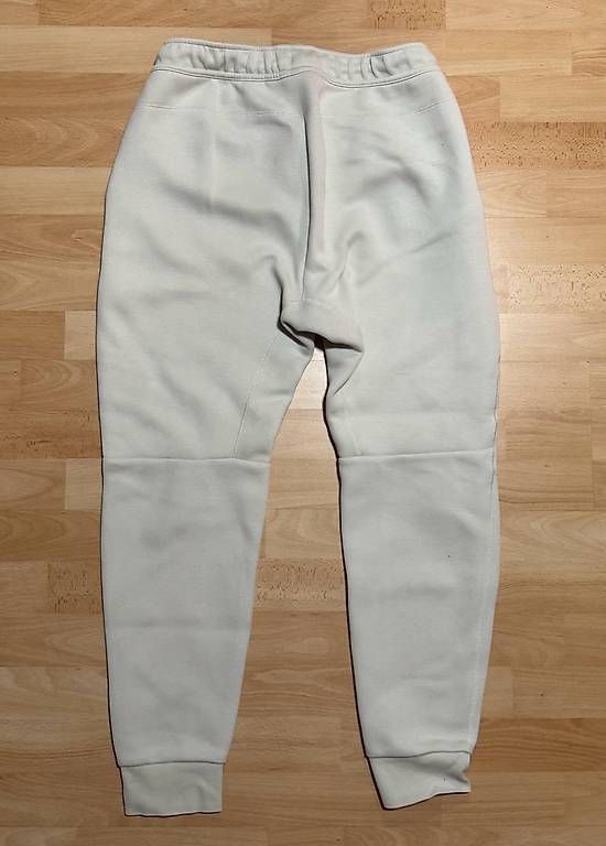 Hosen: Nike Tech Hose Gelb Grösse M – Gebraucht aus Häfelfingen von kus_l9j6 1