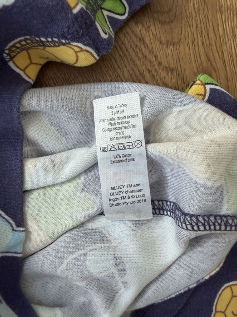 Pigiama & Simili: Bluey - Kinder Pyjama, Gr. 98/104 – Usato da Interlaken venduto da fbnscl 4