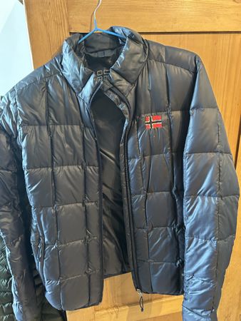 Napapijri Daunenjacke dunkelblau Grösse M neuwertig
