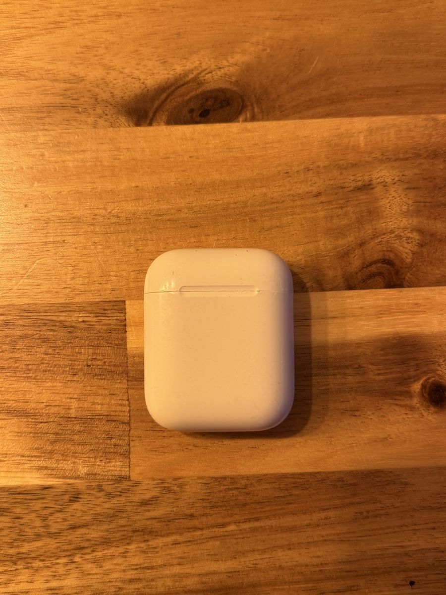 Apple Casques audio: Apple AirPods 2. Generation mit Ladecase weiss – D'occasion à Wabern par ama_kp7r 1