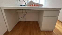 Schreibtisch/Pult mit integrierter Kommode (Ikea)