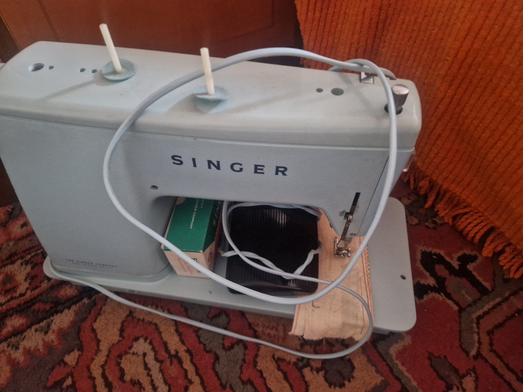 Singer Machines à coudre: Singer Nähmaschine mit Koffer – D'occasion à Lindau par Scuol2 2