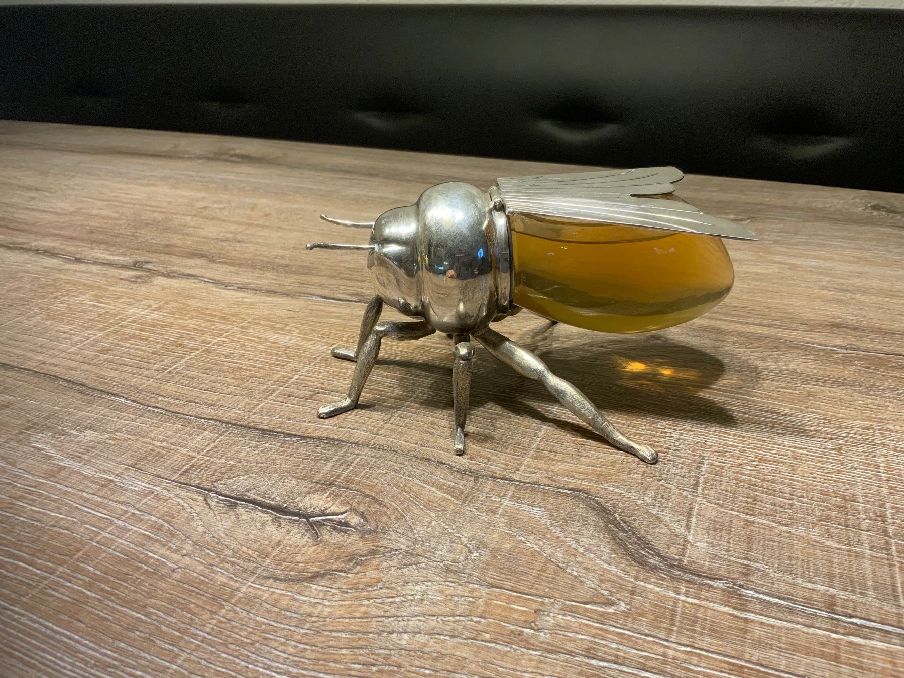 Statuette: Honigtopf in Bienenform, versilbert, Wappin&Webb – Usato da Willisau venduto da Minali