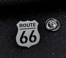 Pin's Route 66 métal argenté J146