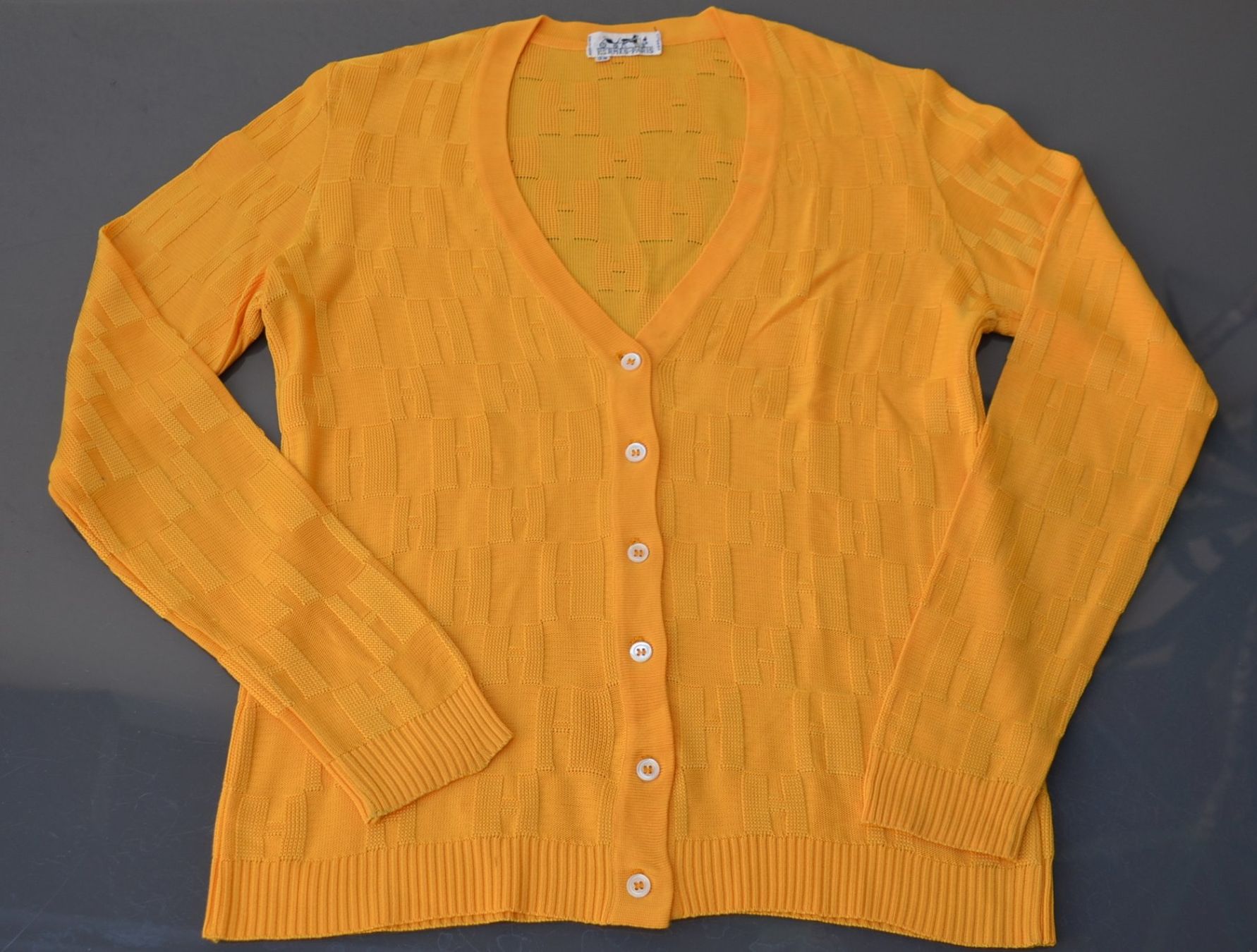 Hermès Maglioni & Felpe: Hermès Cardigan / Strickjacke .38 – Usato da Collonges venduto da Auganien 4