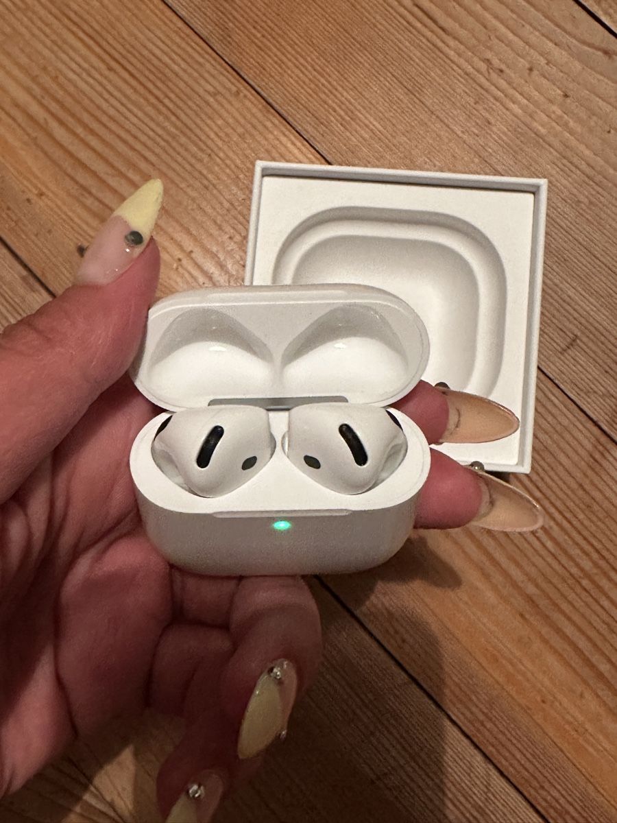 Apple Cuffie: Apple Airpod 4 – Nuovo (secondo la descrizione) da Zürich venduto da Almawolfensberger 1