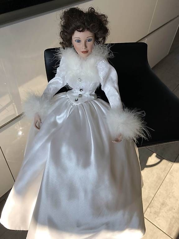 Bambole: Poupée en robe de mariée – Usato da Savigny venduto da Zoulou63