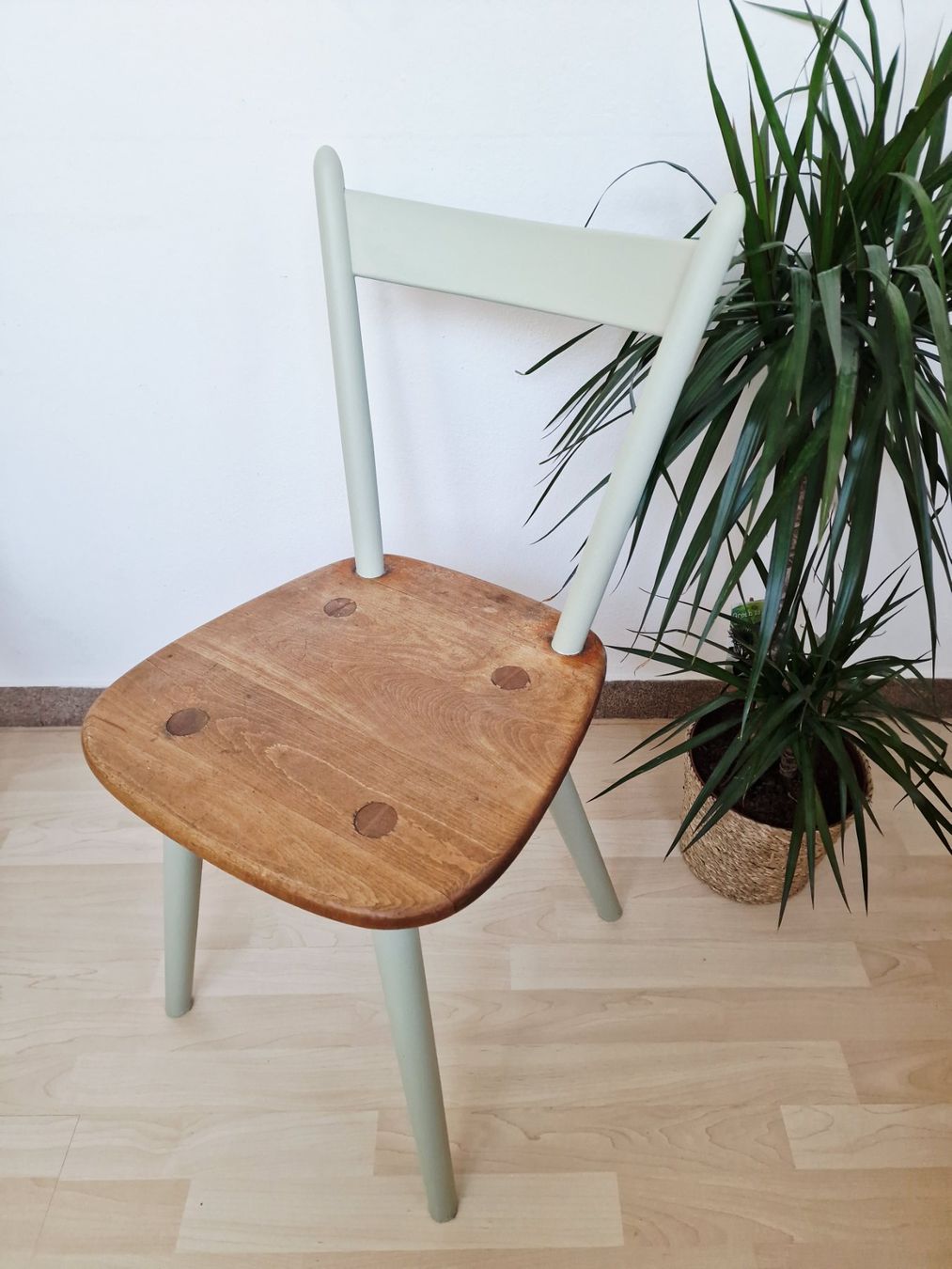 Stühle: Antiker Stuhl in frischem Design "Re-New" – Gebraucht aus Hallau von CHACLA 1