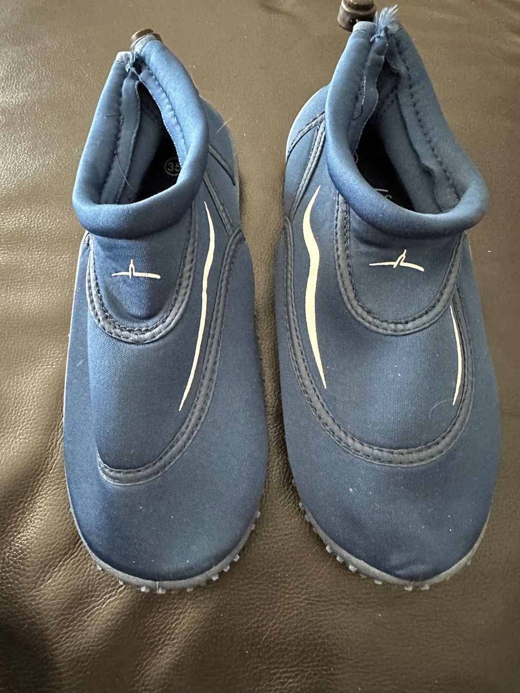 Scarpe da uomo: Badeschuhe Grösse 35 – Usato da Schmerikon venduto da Seepfaerdchen