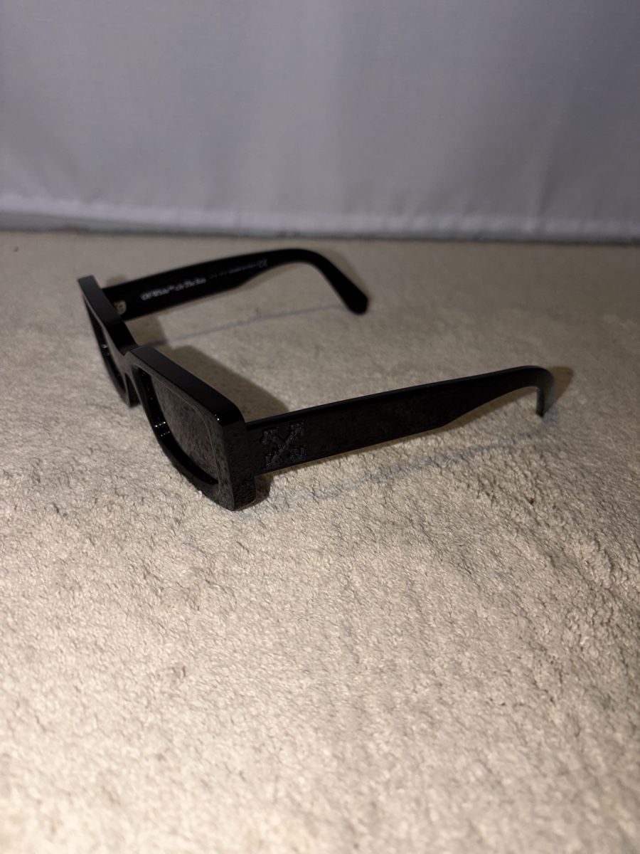 Off-White Occhiali & Lenti: Off-White Arthur Sonnenbrille Schwarz – Usato da Visperterminen venduto da lgresell 3