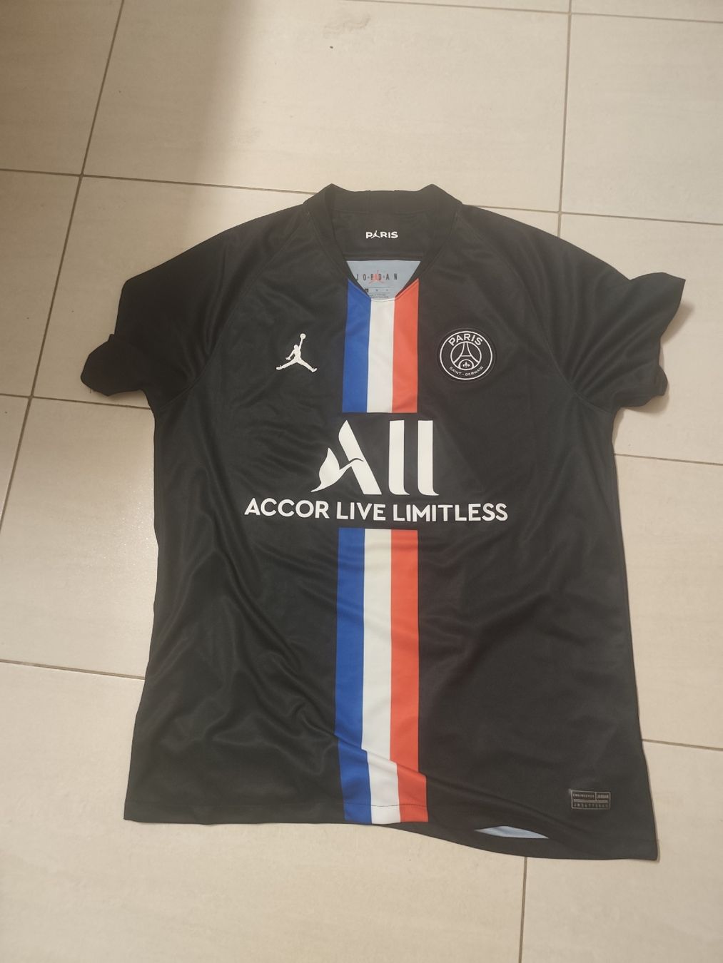 Maillots de corps & Pantalons: Trikot Drogba,PSG,Boateng,Ronaldo – D'occasion à Laupen BE par lte_5wm9