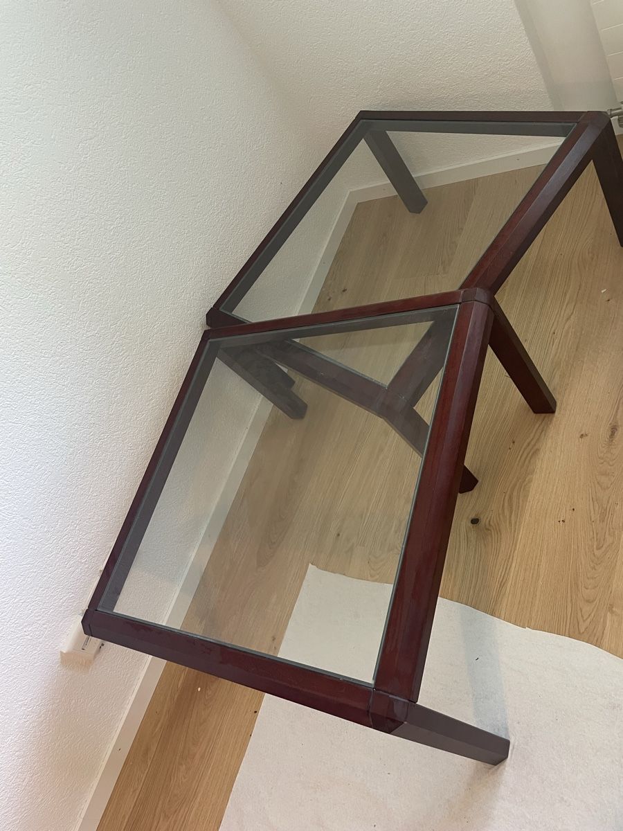 Set di tavolo e panche: 2er Set: Edle Glas-Couchtische mit dunklem Holzrahmen – Usato da Bollingen venduto da makenschmuschki 1