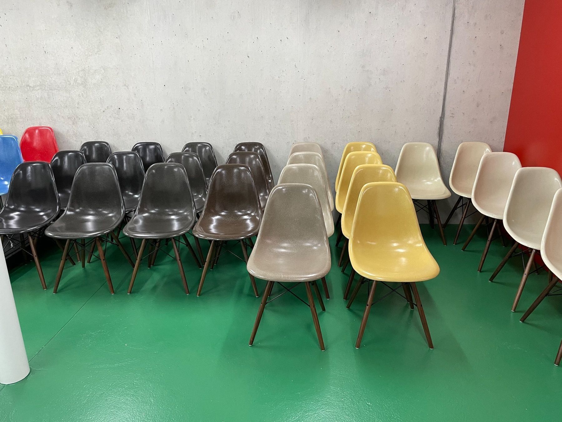 Eames Sedie: Eames Side Chair Ocker light – Usato da ipsach venduto da Latigo 6