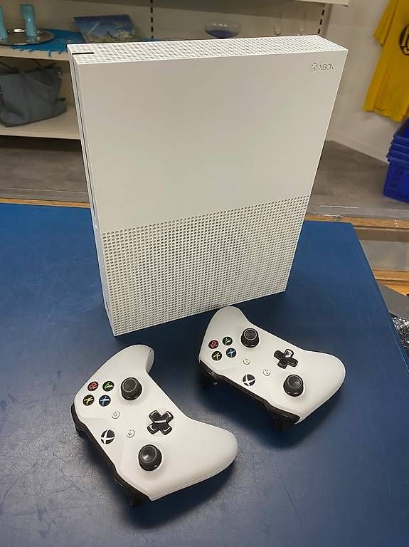 Microsoft Console: Xbox One S inklusive 2 Controller – Usato da Schaffhausen venduto da Galleria13_Brocki_SH 1