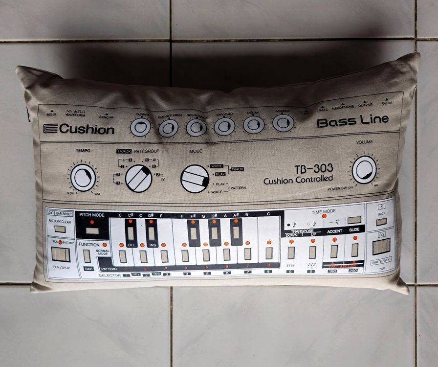 Bassist Kissen mit Füllung 40x40 Geschenk Bass-Spieler Geschenkidee  Herzschlag (Grau)