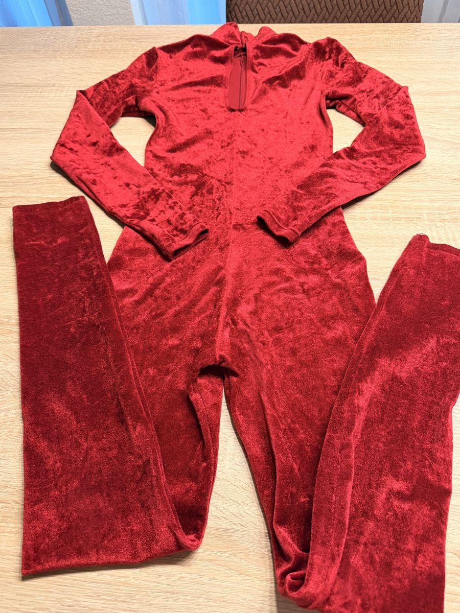 Scarpe, pantaloni & magliette da ginnastica: Roter Samt Catsuit, Grösse 158! – Usato da Trimbach venduto da Schwaenchen 1