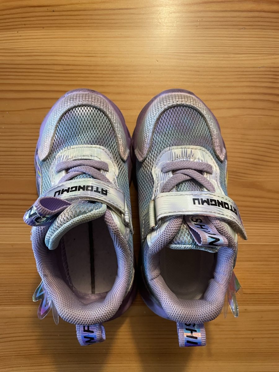 Scarpe per ragazze: Frozen Schuhe mit Licht, Gr. 25. – Usato da Zermatt venduto da mar_f9v6 1