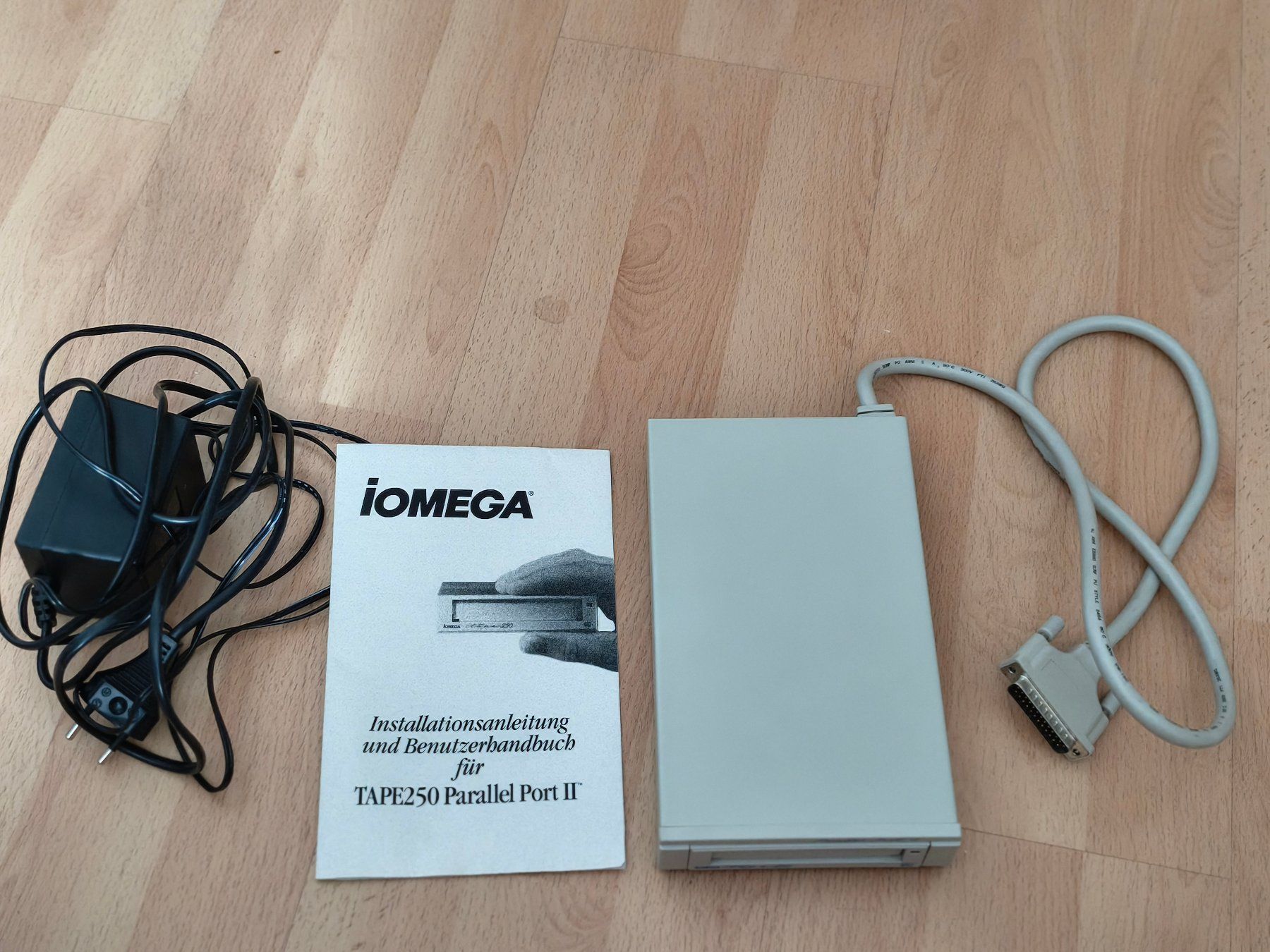 Dischi rigidi: RETRO IOMEGA TAPE250 Parallel Port II – Usato da Zürich venduto da mhxone 1